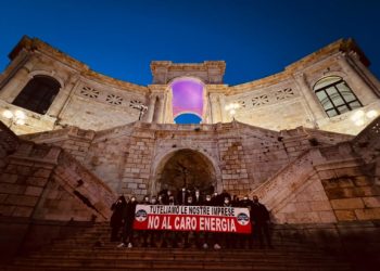 Flash mob di Fratelli d’Italia a Cagliari. «Governo menefreghista davanti al caro energia»