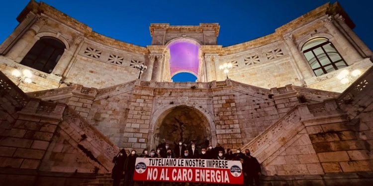 Flash mob di Fratelli d’Italia a Cagliari. «Governo menefreghista davanti al caro energia»