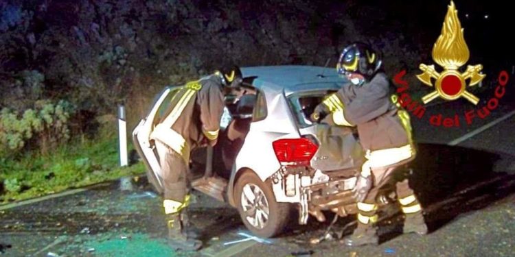 Incidente stradale sulla Sassari-Ittiri, sul posto i vigili del fuoco e i carabinieri