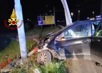 Incidente stradale sul viale Guglielmo Marconi, sul posto i vigili del fuoco