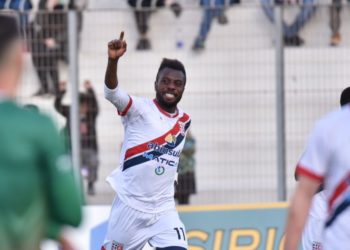 Vittoria all’inglese per la Torres che liquida la pratica Lanusei con i gol di Adam Diakite e capitan Gigi Scotto