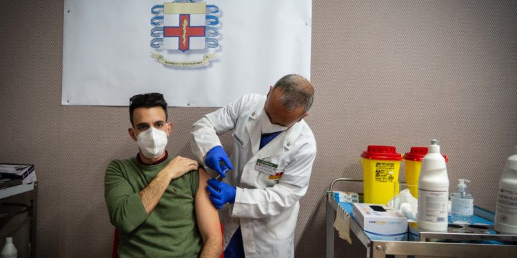 Covid, un nuovo hub vaccinale al Dipartimento militare di medicina legale di Cagliari
