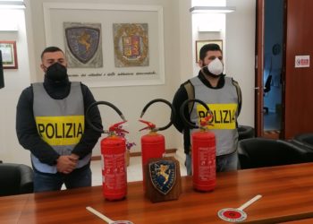 Polizia di Stato di Cagliari ha denunciato due giovani per danneggiamento e furto dalla Polizia Stradale