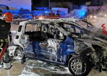 Olbia: a fuoco due auto, sul posto i vigili del fuoco