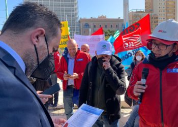 Il presidente del Consiglio regionale Michele Pais incontra i lavoratori Tim: «Il vostro grido di dolore, è dell’intera Sardegna»