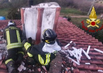 Arzachena: prende fuoco una canna fumaria a Monticanaglia, intervengono i vigili del fuoco