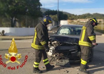 Olbia: incidente stradale in via Mignogna, sul posto i vigili del fuoco