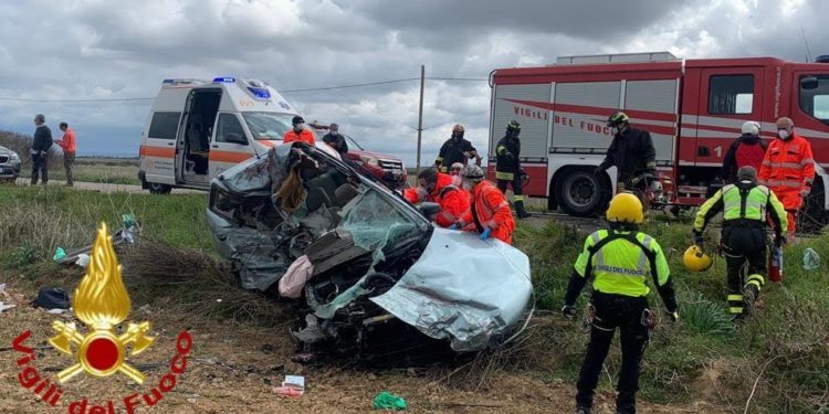Incidente stradale tra Pozzo San Nicola e Fiume Santo, morta una persona