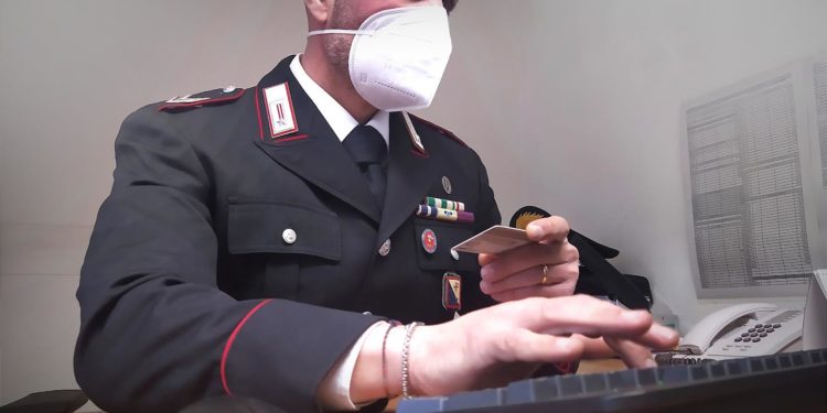 Una, 23enne di Giugliano è stata denunciata per una truffa online compiuta ai danni di una casalinga 61enne di Gonnosfanadiga