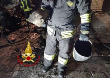 Ittiri: a fuoco una veranda, sul posto i vigili del fuoco
