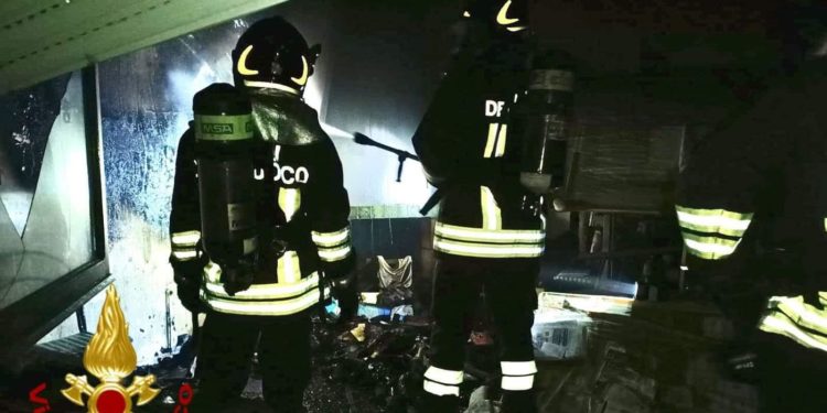 Murta Maria: a fuoco un appartamento, sul posto i vigili del fuoco