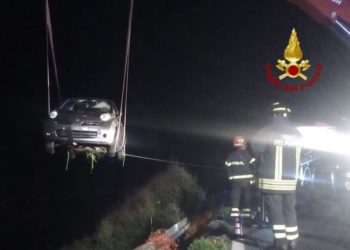 Incidente stradale a Santa Caterina di Pittinuri, intervengono i vigili del fuoco