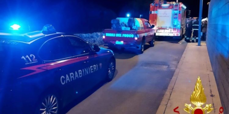 Luogosanto: a fuoco un piccolo magazzino, intervengono i vigili del fuoco