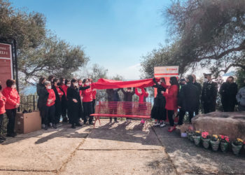 A Santa Maria Navarrese è stata inaugurata una panchina rossa contro la violenza sulle donne