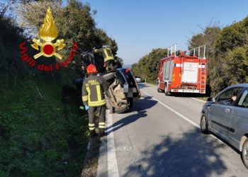 Sant’Antonio di Gallura: auto si ribalta sulla 427, illeso il conducente