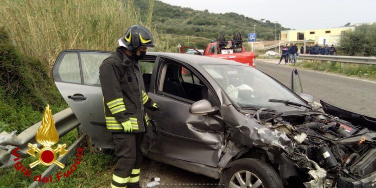 Castelsardo: incidente stradale sulla strada statale 200, ferita una persona