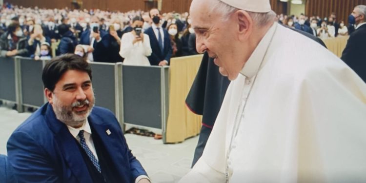 Il presidente della Regione in udienza da Papa Francesco con il Comitato per l’anno deleddiano