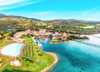 Costa Smeralda, l’Hotel Cala di Volpe inizia in anticipo la stagione. Prima storica apertura a marzo per l’evento di lancio di un’auto di lusso