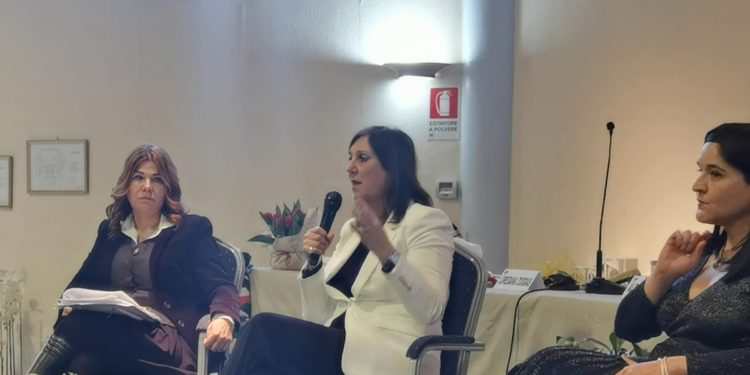 L’8 marzo delle donne tra inclusione e iniziative per la formazione. La ministra Carfagna: «Braccialetto elettronico per stalker e violenti»