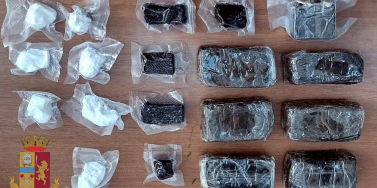 Nascondeva la droga tra la biancheria da lavare, arrestato a Sant’Elia dalla Polizia di Stato