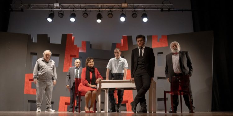 Comicità e tensione drammatica: all’Astra di Sassari arriva “Il giudice”