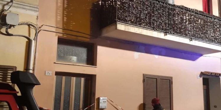 Arzachena: a fuoco un appartamento, sul posto i vigili del fuoco