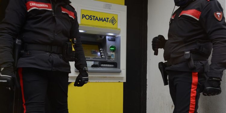 I carabinieri di Armungia hanno denunciato una 20enne ucraina per truffa aggravata ai danni di un 28enne di Ballao