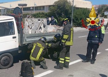 Santa Teresa di Gallura: incidente stradale in via Nazionale, sul posto i vigili del fuoco