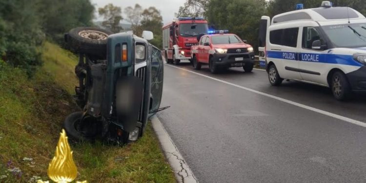 Incidente stradale nei pressi del Mater Olbia, sul posto i vigili del fuoco