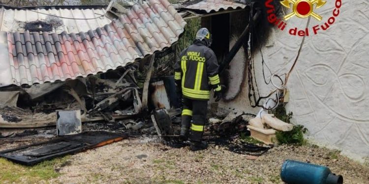 Cheremule: a fuoco una baracca, muore un 42enne di Thiesi