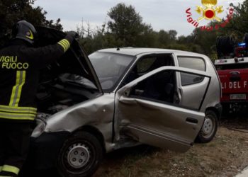 Incidente stradale sulla strada statale 125, sul posto i vigili del fuoco
