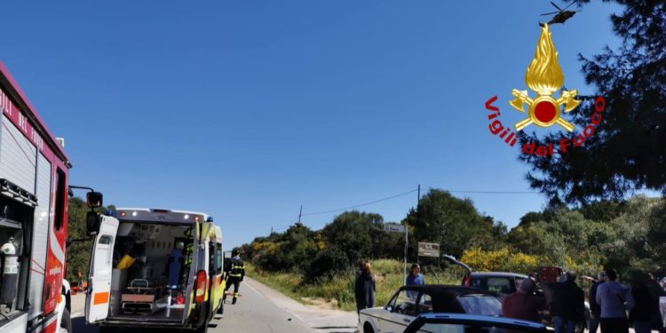 Baja Sardinia: incidente stradale nei pressi dell’incrocio per l’Ea Bianca, sul posto i vigili del fuoco