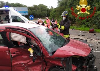 Sassari: incidente stradale in via Giovanni Paolo II, sul posto i vigili del fuoco