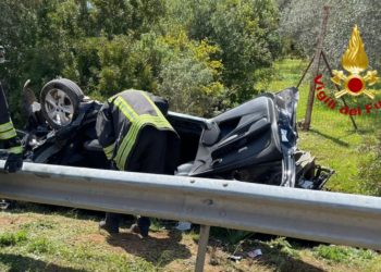 Villacidro: grave incidente stradale sulla Statale 196, i vigili del fuoco hanno estratto due persone dalle lamiere di un’auto