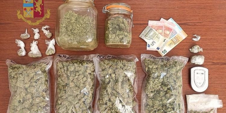 I Falchi della Squadra Mobile della Questura di Cagliari hanno arrestato un 48enne per detenzione ai fini di spaccio di sostanze stupefacenti