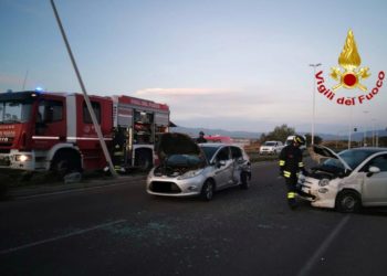 Incidente stradale in viale Poetto, i vigili del fuoco hanno messo in sicurezza i veicoli e la sede stradale