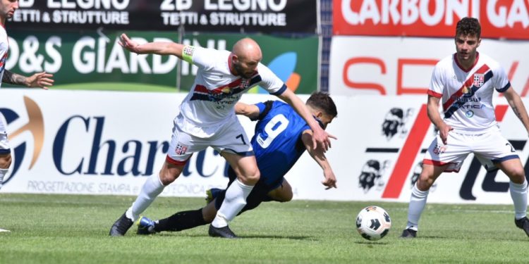 Ancora un pareggio per la Torres, il terzo in 4 partite in 11 giorni, costretta due volte a rincorrere il Gladiator