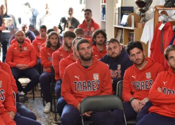 A lezione di…Storia rossoblù.  La Torres in visita alla Biblioteca Popolare dello Sport in centro storico