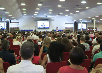 A partire dal 1° aprile 2022, i Testimoni di Geova di tutto il mondo hanno riaperto i luoghi di culto per partecipare alle riunioni in presenza