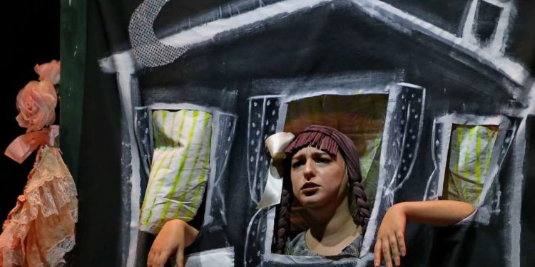 L’Effimero Meraviglioso protagonista del terzo appuntamento di “Famiglie a teatro”, al Teatro delle Saline, con lo spettacolo “Bianca come la neve”