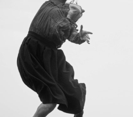 Domani, a Carloforte, al Side kunst-cirque (di fronte all’Istituto Nautico), alle 21.15, si proietta il film Elegia della Cose Perdute