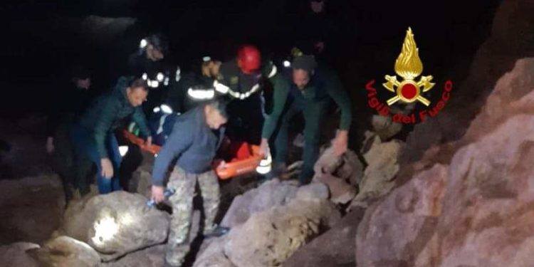 Tresnuraghes: precipita dalla scogliera di Torre Foghe, i vigili del fuoco salvano un 55enne