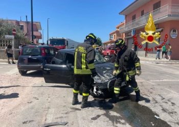 Olbia: incidente stradale in via Barcellona, sul posto i vigili del fuoco