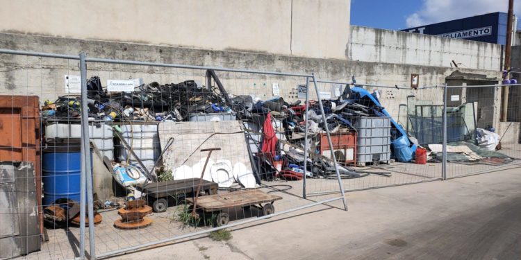 Desirè Manca (M5S): «Bomba ecologica nella sede Arst di Sassari»