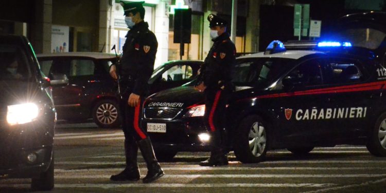 I carabinieri di Cagliari ieri sera hanno arrestato un 21enne del luogo nella flagranza del reato di detenzione ai fini di spaccio di sostanze stupefacenti
