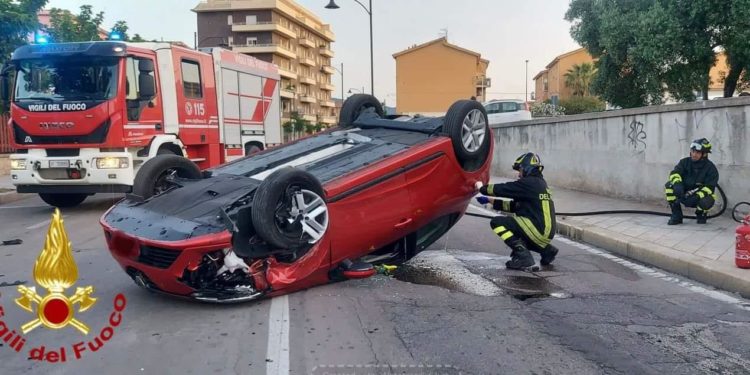 Olbia: incidente stradale in via Aldo Moro, intervengono i vigili del fuoco