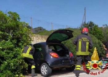 La Maddalena: incidente stradale in località Sasso Rosso, sul posto i vigili del fuoco