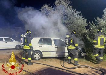 Olbia: a fuoco un’autovettura, intervengono i vigili del fuoco