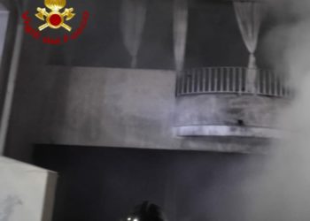 Sinnai: a fuoco una moto e tre autovetture, intervengono i vigili del fuoco