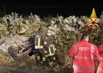 San Sperate: incidente stradale sulla provinciale 4, i vigili del fuoco liberano una donna intrappolata nell’auto